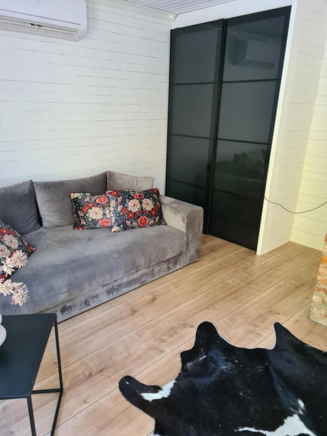 Pinebo Palace Guesthouse Улрицехамн Екстериор снимка